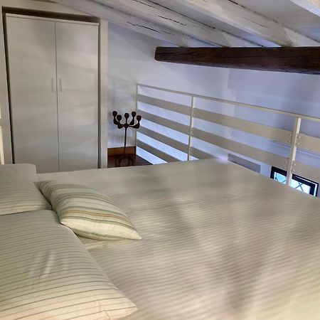 Lavica Di Mezzo Apartments คาตาเนีย ภายนอก รูปภาพ