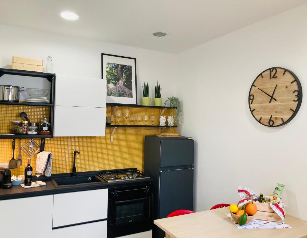 Lavica Di Mezzo Apartments คาตาเนีย ภายนอก รูปภาพ
