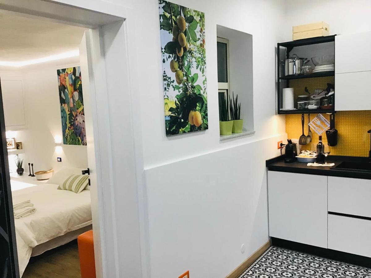 Lavica Di Mezzo Apartments คาตาเนีย ภายนอก รูปภาพ